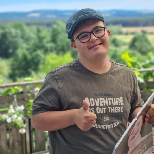 Manchmal braucht es gar nicht viele Worte. Ein Lächeln genügt. ❤️ 

Genau dafür steht der Kalender A little extra 2027 by @connywenk 

Danke Samuel 

Wem könntest du diesen Kalender schenken?

Conny Wenk
Kalender A little extra 2027
Tischkalender
ISBN 978-3-86256-206-0 
Wandkalender
ISBN 978-3-86256-2053

#Alittleextra #inclusion #Connywenk #downsyndrom #Neufeldverlag