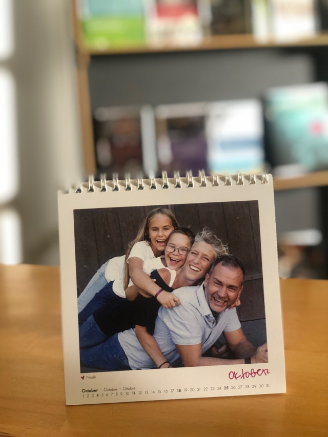 ☀️ Das Leben ist schöner, wenn wir die kleinen Momente feiern. 

Aus dem Kalender “A little@extra 2026” von @connywenk 

Welchen kleinen Moment feierst du?

#alittleextra #inclusion #Kalender2027 #Connywenk #neufeldverlag