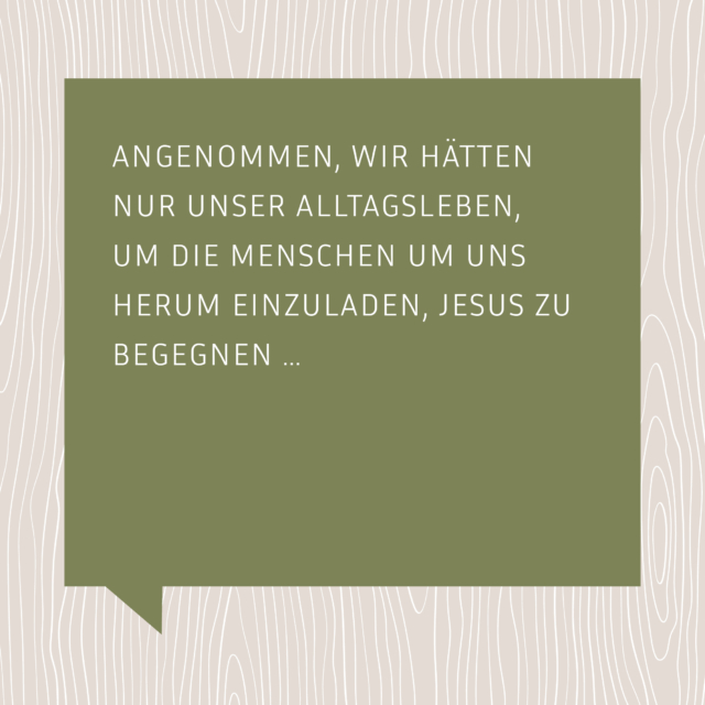 Kein Programm, keine verborgene Agenda. Dafür die Bereitschaft, das eigene Leben zu teilen, offen und verletzlich. Ganz bei den Menschen zu sein. 
Zwölf Jahre erlebte Andreas Schröter mit seiner Familie genau das im Reservat des indigenen Stammes der Ojibwa in Wisconsin, Nordamerika.

In diesem Buch nimmt er uns mit hinein in einen Lebensstil, wie ihn Jesus selbst vorgelebt hat.
Als Theologe übersetzt er Gottes Mission in dieser Welt in kurze Kapitel für 40 Tage.

Bist du dabei: 40 Tage mit Jesus unterwegs?

#imwindschattenvonjesus #igwbewegt #Christlichebücher #neufeldverlag